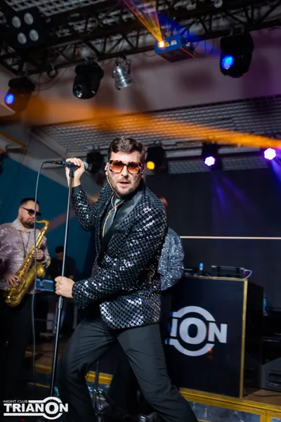 Концерт кавер группы Disco Banda в клубе Trianon г.Железнодорожный — фото 8