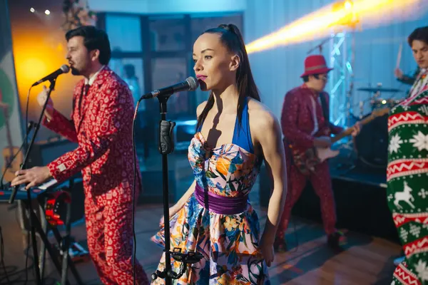 Кавер группа Стиляги Band и шоу-балет Стильный шейк на корпоративе в стиле Стиляги в г.Магнитогорск — фото 2