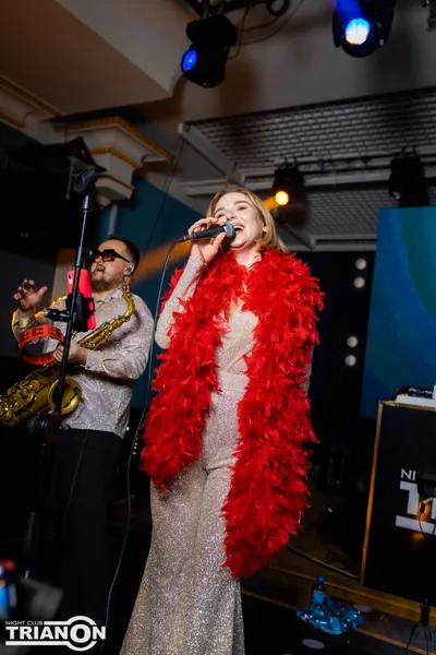 Концерт кавер группы Disco Banda в клубе Trianon г.Железнодорожный — фото 9