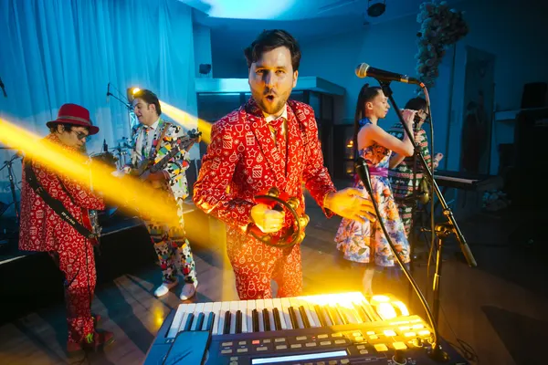 Кавер группа Стиляги Band и шоу-балет Стильный шейк на корпоративе в стиле Стиляги в г.Магнитогорск — фото 13