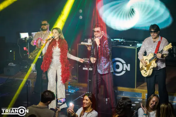 Концерт кавер группы Disco Banda в клубе Trianon г.Железнодорожный — фото 5