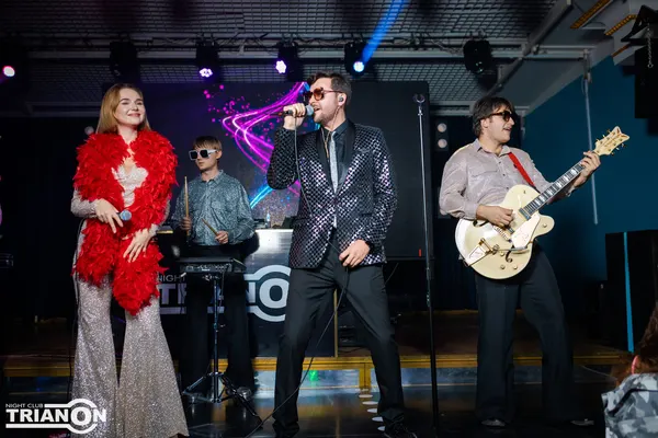 Концерт кавер группы Disco Banda в клубе Trianon г.Железнодорожный — фото 14