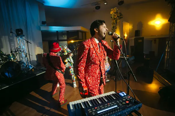 Кавер группа Стиляги Band и шоу-балет Стильный шейк на корпоративе в стиле Стиляги в г.Магнитогорск — фото 9