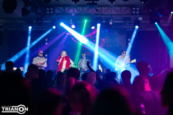 Концерт кавер группы Disco Banda в клубе Trianon г.Железнодорожный — фото 11