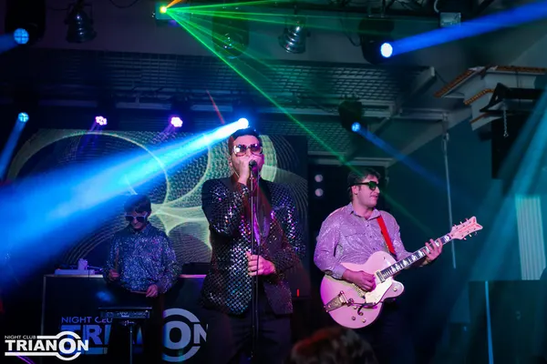 Концерт кавер группы Disco Banda в клубе Trianon г.Железнодорожный — фото 1