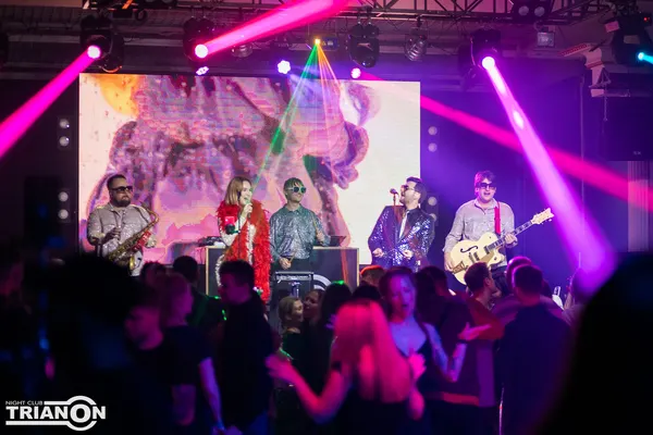 Концерт кавер группы Disco Banda в клубе Trianon г.Железнодорожный — фото 12