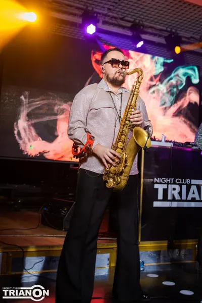 Концерт кавер группы Disco Banda в клубе Trianon г.Железнодорожный — фото 7